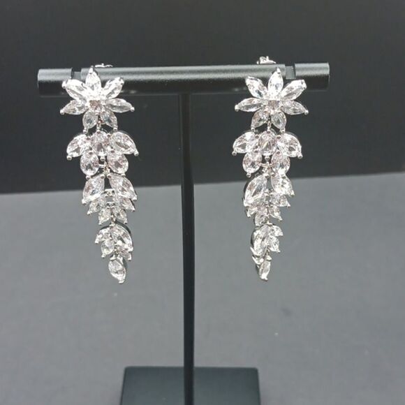 DHQH Earrings & Necklace Set New With Box - Picture 1 of 5